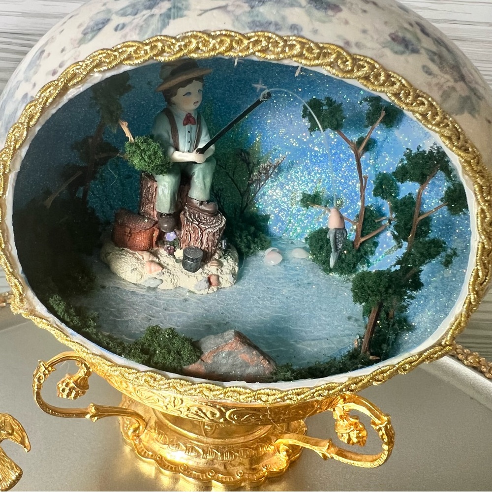 Vintage 3 Easter Egg Carving 3D Victorian Ceramic Faux Gold Stand Floral display - Picture 11 of 17